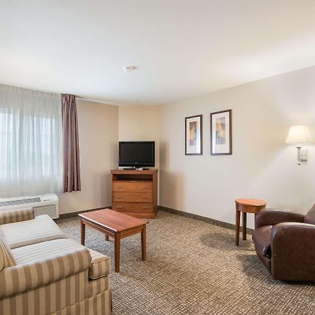 Suburban Extended Stay Hotel Waterloo - Cedar Falls - Cedar Valley Экстерьер фото