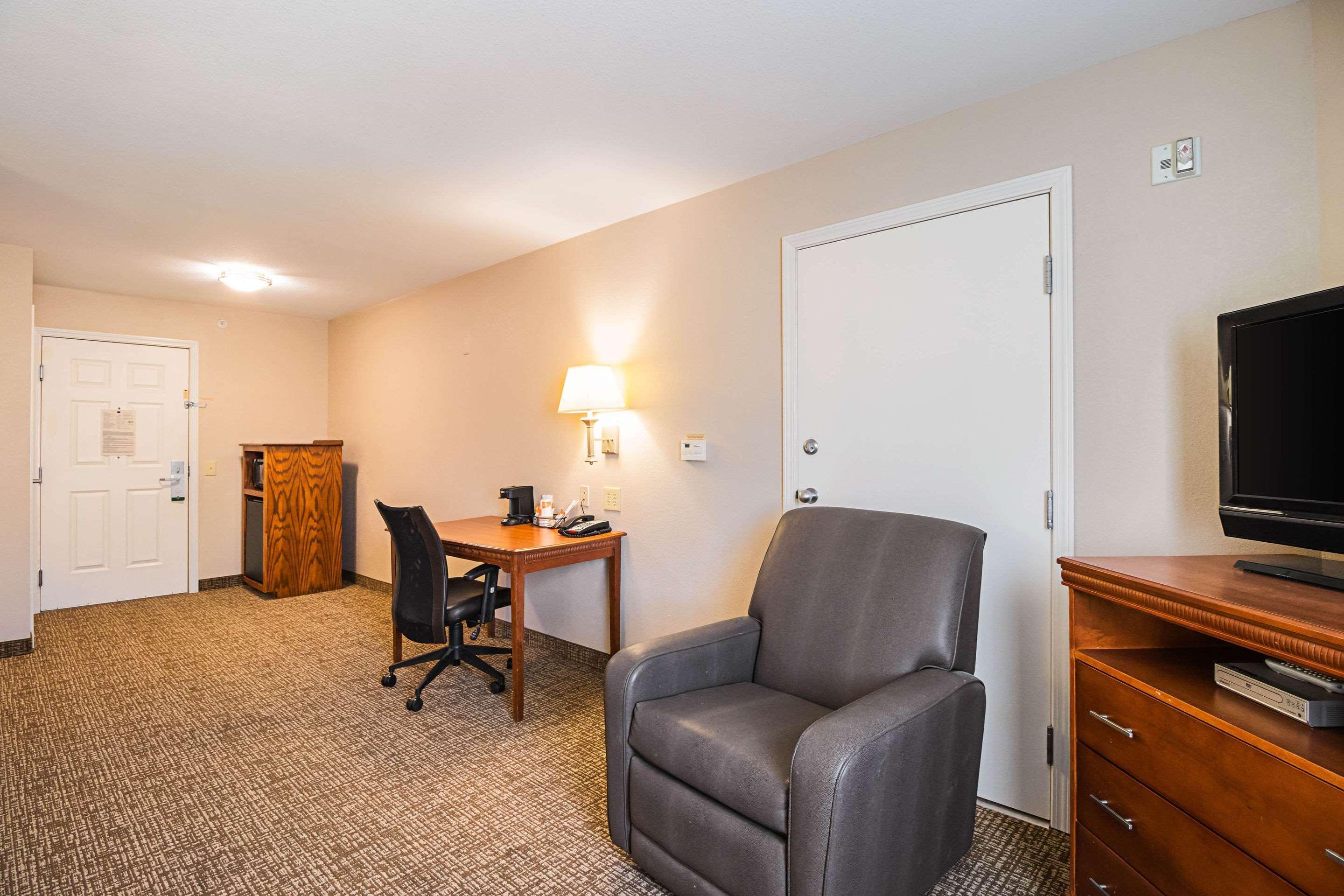 Suburban Extended Stay Hotel Waterloo - Cedar Falls - Cedar Valley Экстерьер фото