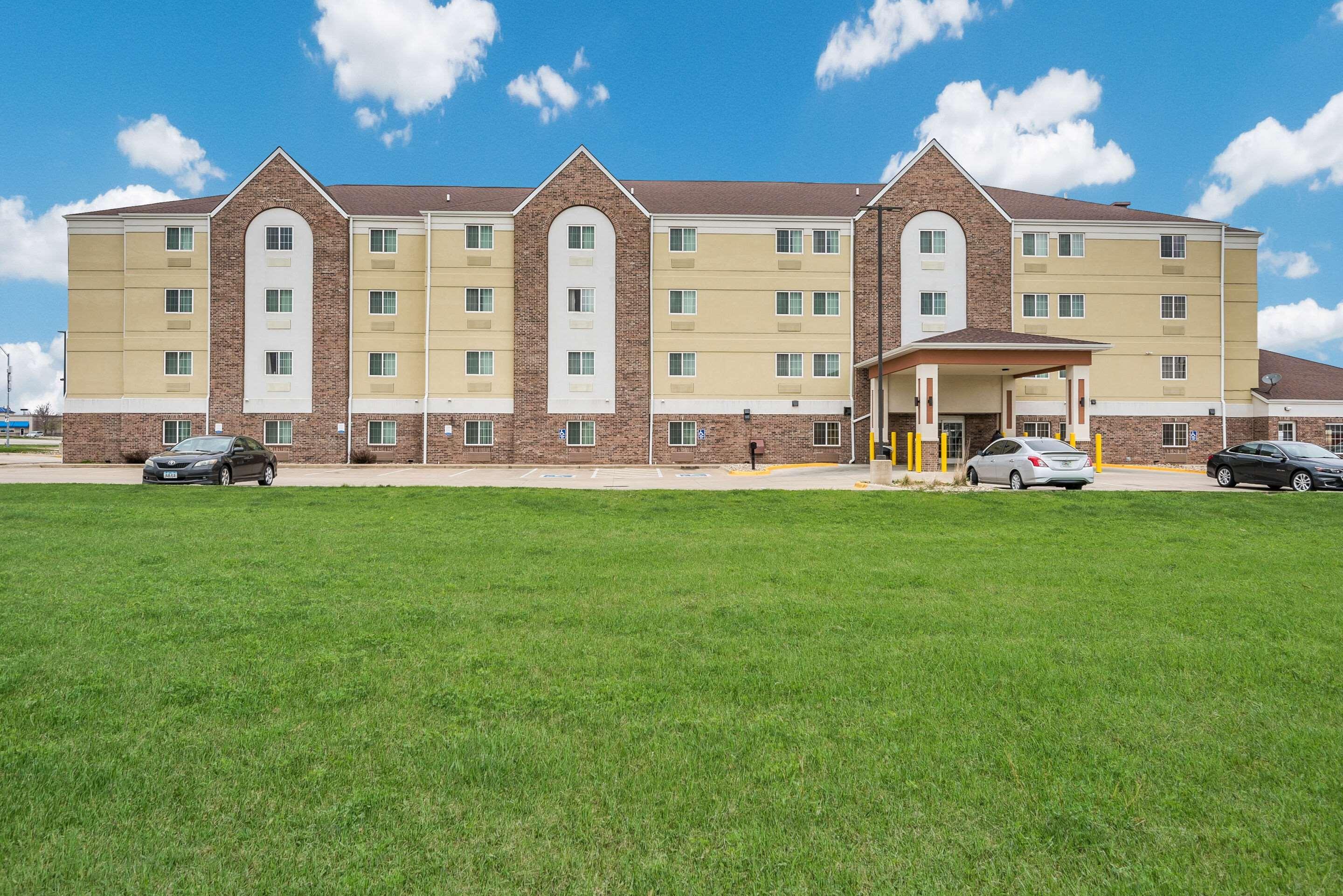 Suburban Extended Stay Hotel Waterloo - Cedar Falls - Cedar Valley Экстерьер фото